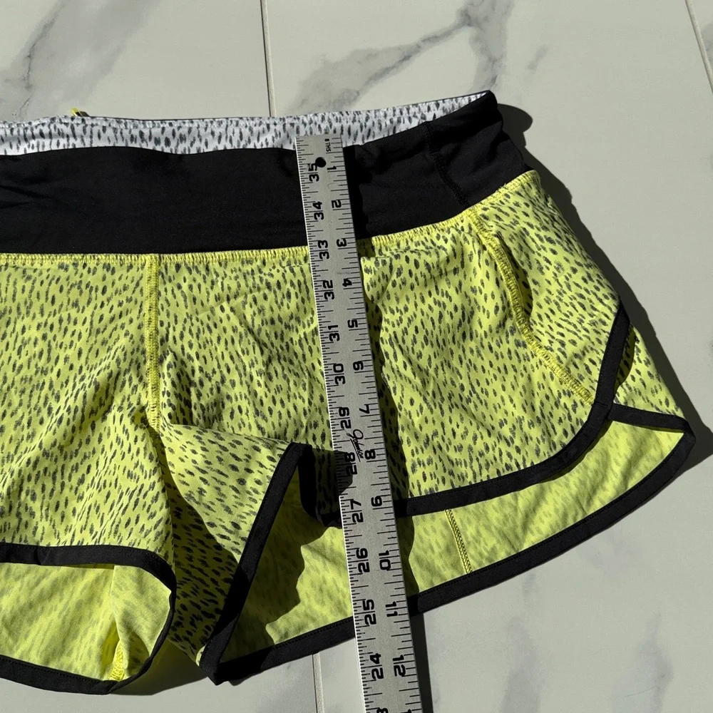 Lululemon Run Speed Short 4-way Stretch Dottie Dash Clarity Yellow Black Size 10
